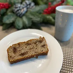 My favorite home-baked treat (we add chocolate chips to make it a bit sweeter!). Pairs delightfully with a coffee of course. ☕️
Although I have had the pleasure of eating it countless times before, this was my first attempt baking it. We had a bit of a banana-pocalypse - accidentally ordered 5 bunches instead of 5 individual bananas. So we're taking turns batch cooking banana bread 😂 (ps this freezes really well!)