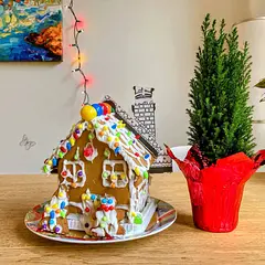 We made this sweet house with my kids and was big fun! Use your creativity and tons of sweets and decorations to get the best ginger house for your Christmas!