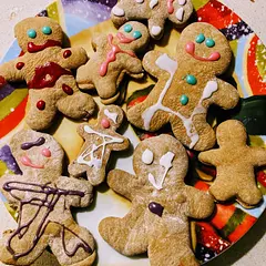 These gingerbread guys and girls are really tasty and easy to make! Also, they are vegans:) Merry Christmas!