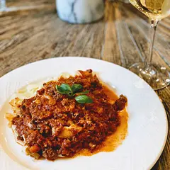 I love when I can make something different with the ingredients I still have laying around. This recipe uses all the same basics I generally have, leveling up our standard spaghetti Italian night. Nothing against spaghetti night though ;) 