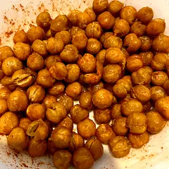 A little over 15m in the fryer are enough to crisp the outside. Adding some chili seasoning from Lidl makes it taste like chips. Some alternative seasonings: https://www.thehungrybites.com/roasted-chickpeas/