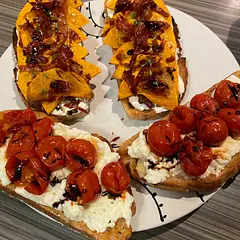 So delicious, paired it with the tomato and burrata sourdough minus the pesto. Both very good! 