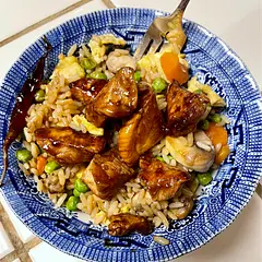 Made with mushrooms and peas. Already had cooked rice with carrot. Enjoyable. Especially for a super quick way to use up leftover rice. 