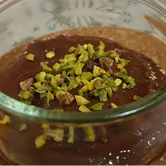 I absolutely love this dessert!!! It's incredibly easy to make, less than 2 minutes, and it tastes amazing...! I put some chopped pistachios on top, expired 3 months ago (super sexy and super tasty ahahah!!) and I think that the "crunchy touch" was a good addition to an already perfect recipe 😻💓