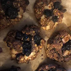 Re-done them with apple & more spices (no choco) and they are awesome! The apple & additional apple made them a lot more sweeter too. Perfect light version!