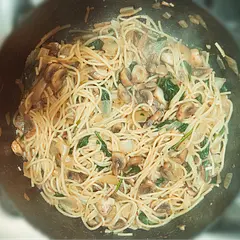 Vegan Mushroom Spaghetti with Spinach