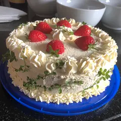 It was really fun to make and decorate and it tasted amazing