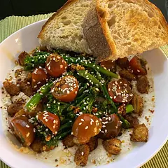 Threw in some cherry tomatoes at the end of cooking the broccoli for some extra veggies. I’m obsessed with this.