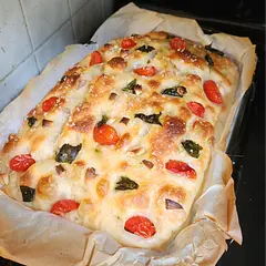 I used halved tomatoes, garlic and basil instead of olives and rosemary
But it was so easy to follow and it came out heavenly in texture and taste