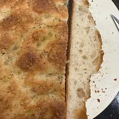 This is was by far the best and easiest focaccia I have ever made, and by far one of the tastiest ones I have eaten. It had these beautiful air holes, was crispy on the top and bottom and so soft in the centre!!