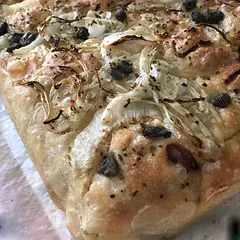 Best focaccia ever. Tried and true. I made both the overnight and the same-day recipe from Lacey, both are amazing. Now I’m hooked and make them once a week! Next stop: sourdough pizzas ⭐️✨ Thanks!