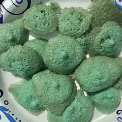 i piped them wrong, but apart from the appearance they don’t taste amazing. good 50 cal snack  but it gave me a headache for some reason?