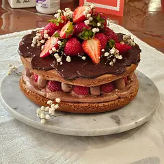 First time baking! Used a larger cake tin so the sponge turned out quite thin, but tasted great :') 