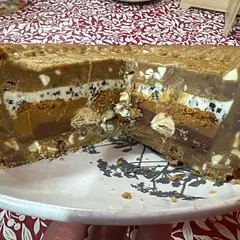 Could not find white chocolate spread so we used a cookies and cream spread instead. Did the job perfectly. Overall preparation is quite lengthy.  