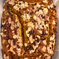 As I don’t eat refined sugar, I used honey instead and almond flakes and cacao nibs on top.