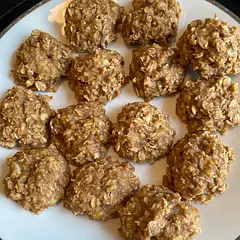 I personally liked them and could definitely make them again as an extra snack for when im hungry. I added chocolate on some of them later to add some more taste. This recipe made 14 cookies 🍪 