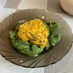 I only made the spinach pasta, and i made some mushroom stew with carrots instead of the spinach pesto. It’s definitely worth trying, tastes awesome & has great texture! 