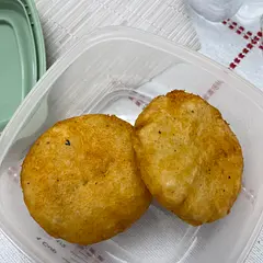 It was delicious! I recommend adding a lot of cheese because I couldn’t really taste the cheese in this recipe, unlesss you make big dough balls it will definitely taste like dough more than cheese 