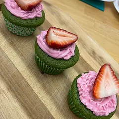I loved how this turned out! It’s so delicious! I used store- bought frosting and added 5 extra grams of matcha powder, and it was perfect. Thanks for sharing your recipe! 