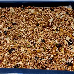 Mixed seeds, chopped almonds, flaked almonds, 50g dark choc chopped, 2-3 tbsp golden syrup, 3 tbsp sprinkled evenly- pea protein 
