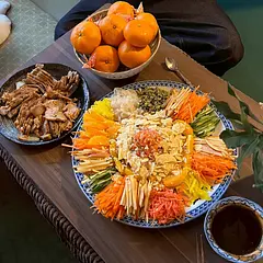 Tasted so good, guests kept asking for more! I made the sauce according to the recipe, but subbed plum jam with honey and sour plum powder.
For 8 pax, I used:
1 apple
1 carrot
1 cucumber
4 mandarins
70g yellow pickled daikon
a handful pickled red ginger
8 crab meat sticks
240g jellyfish
200g salmon/yellowtail(cheaper) sashimi
a handful of coriander
a handful of crushed roasted beans (peanut alt.)
2 packs noodle snack (wonton alt.)
half pack salted crisps