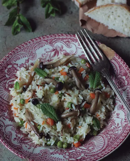 Arroz Primavera com Menta e Cogumelos Shimeji