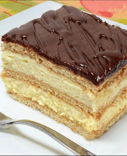 Aunt Amy's Eclair Cake