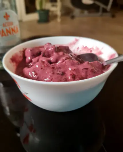 Rassberry yougurt ice cream