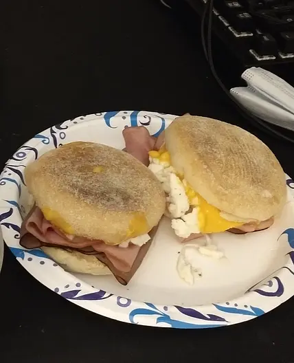 Anabolic Roastbeef/Ham Egg & Cheese English Muffin