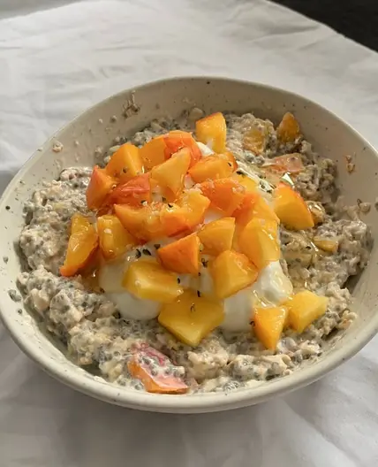 Sticky Peach Overnight Oats