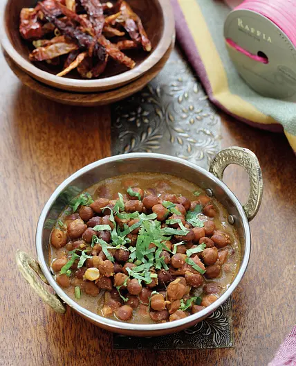 Brown chickpea curry