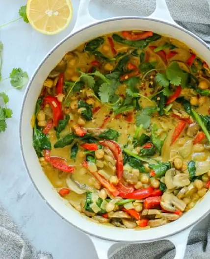 Spinach, mushroom & chickpea coconut curry