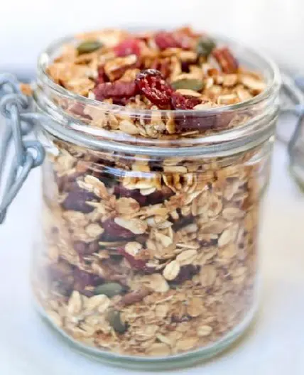 Crunchy pecan and cranberry granola