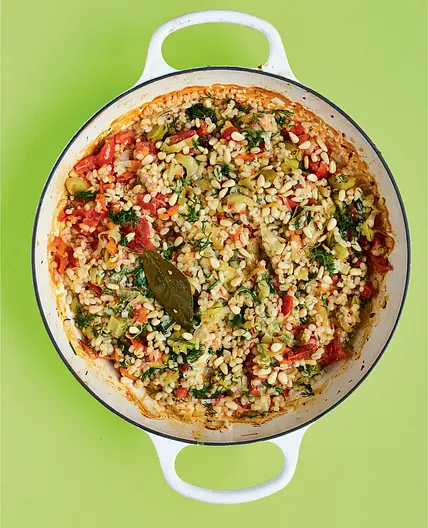 Pearl barley with tomatoes, leeks, dill & pine nuts