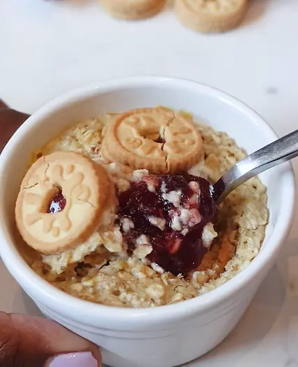 This Jammie Dodger Baked Oats recipe is the perfect way to start your day!