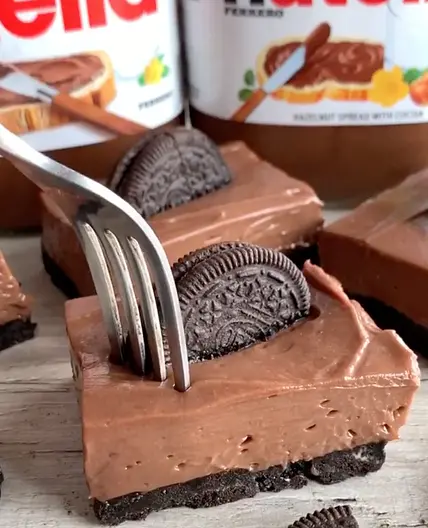 5-Ingredient Oreo & Nutella Cheesecake Bars