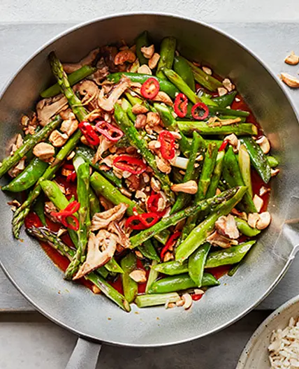 Stir-Fried Asparagus with Chilli & Cashews