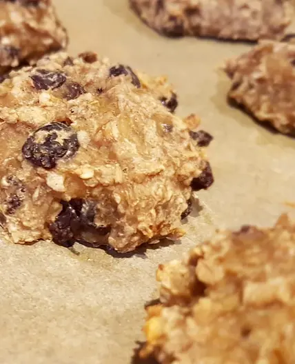 Low-fat Gluten-free Banana, Oat and Raisin Biscuits