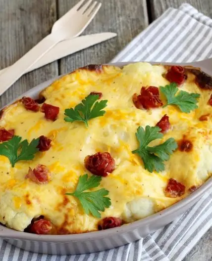 Gratin de chou-fleur et jambon de Serrano à la mimolette