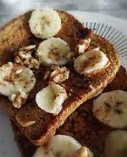 French toast de pain perdu, beurre de cacahuète et banane (1 pers)