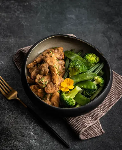 Aiguillette de poulet au lait de coco, légumes verts (2 pers)