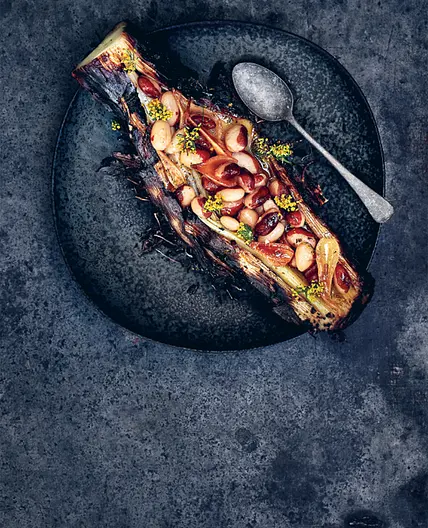 CHARCOAL-ROASTED LEEK with calypso beans, smoked onions and fennel broth