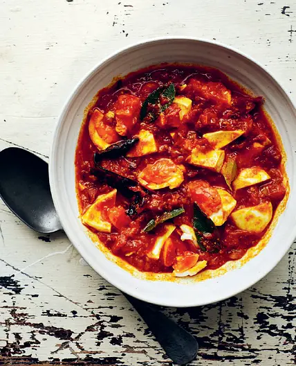 MUTTAI THOKKU Spiced Egg Curry with Fennel & Chilli