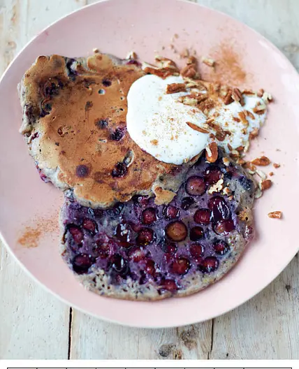 SMOOTHIE PANCAKES  BERRIES, BANANA, YOGHURT & NUTS
