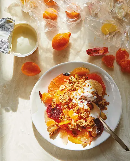 citrus breakfast salad with spicy chile granola