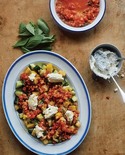 Summer zucchini with tomatoes and ricotta