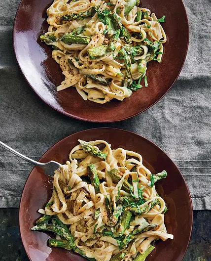 CAULIFLOWER ALFREDO LINGUINE WITH ROASTED ASPARAGUS