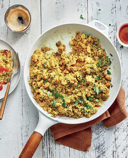 CHICKPEA–CAULIFLOWER SCRAMBLE