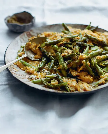 Asparagus with eggs and za’atar