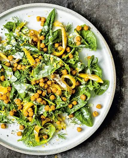 spinach salad with blackened chickpeas